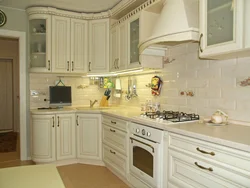 Классические кухни светлые угловые фото
