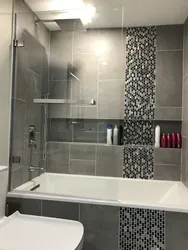 Ванна дизайн белая плитка с мозаикой