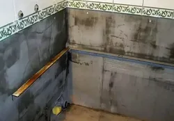 Mounting a bathtub to the wall photo