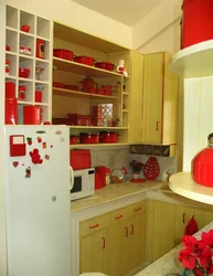 Дизайн кухни хрущевки красный