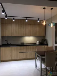 Трековые светильники на кухне в интерьере фото