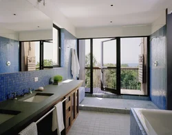 Дизайн ванны с балконом