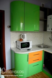 Фото угловые гарнитуры для кухни в хрущевке с колонкой