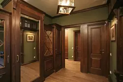 Коричневые двери в квартире фото