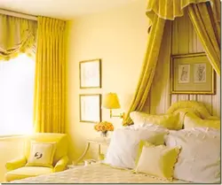 Желтые шторы в интерьере спальни фото