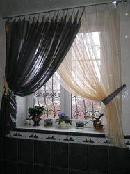 Черные шторы на кухне фото