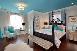 Спальня с голубым потолком дизайн