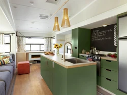 Зеленая кухня гостиная фото