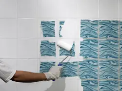 Красить плитку в ванне фото