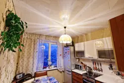 Дизайн натяжного потолка на кухне 9 кв м