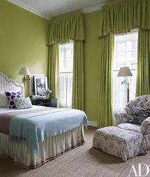 Оливковые шторы в интерьере спальни фото
