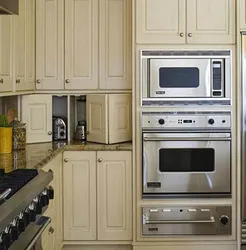 Встраиваемая микроволновая печь на кухне фото в интерьере