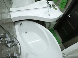 Дизайн маленькой ванной комнаты с уголком