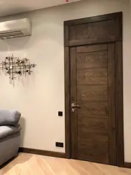 Дизайн квартиры с дверями из дерева