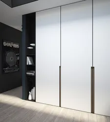 Встроенный шкаф в прихожую с распашными дверями современный дизайн фото