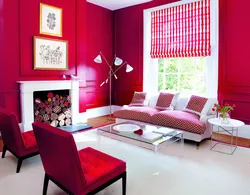 Интерьер гостиной с красными стенами