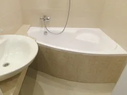 Фото угловая ванная маленький размер