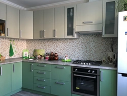 Угловые кухни сочетание цветов фото