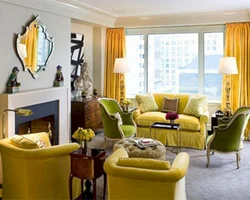 Фото гостиной с диваном горчичного цвета