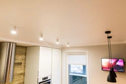 Дизайн натяжного матового потолка на кухне фото