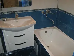 Раковина возле ванной фото