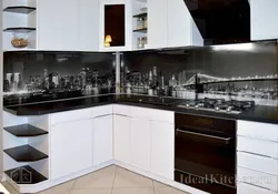 Фартук для черной глянцевой кухни фото