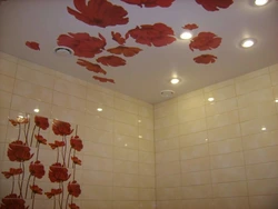 Натяжной потолок ванная фото с цветами
