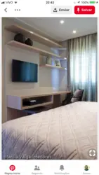 Интерьер маленькой спальни с телевизором