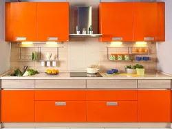 Кухонный гарнитур оранжевый в интерьере кухни