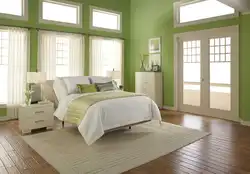 Фисташковая мебель в интерьере спальни