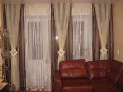 Дизайн штор для гостиной с двумя окнами на одной стене