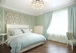 Мятные шторы в интерьере спальни