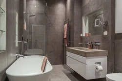Дизайн ванной комнаты с ванной справа