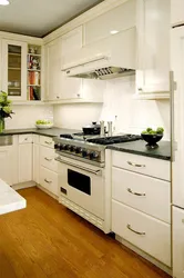 Фото белой кухни и бытовой