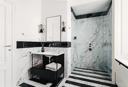 Ванная с черным мрамором и белым дизайн интерьера