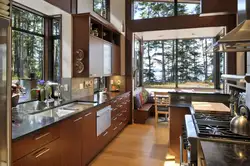 Интерьер кухни в загородном доме с одним окном фото