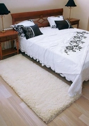 Прикроватные маленькие коврики для спальни фото