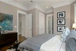 Спальня с двумя дверями фото