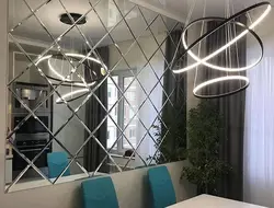 Дизайн кухни с зеркальным панно