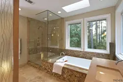 Ванная Комната С Душевой В Доме С Окном Дизайн
