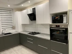 Кухня бежевый верх серый низ фото