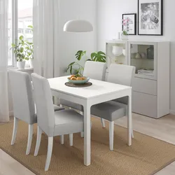 Белый кухонный стол в интерьере кухни