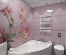Дизайн ванной с панелями с цветами