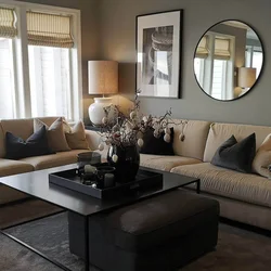 Интерьер гостиной с бело коричневой мебелью