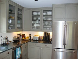 Кухня Белая С Серым Холодильником Фото