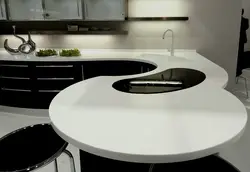 Столешница из искусственного камня в интерьере кухни