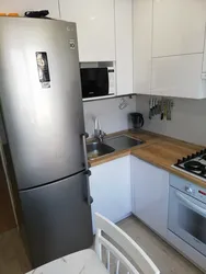 Как разместить холодильник в маленькой кухне в хрущевке фото