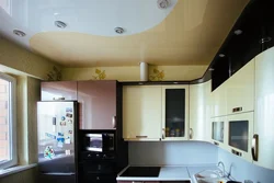 Фото натяжных потолков на кухню 5 кв м