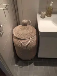 Корзина для белья в интерьере ванной фото