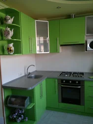 Фото зеленой кухни хрущевки